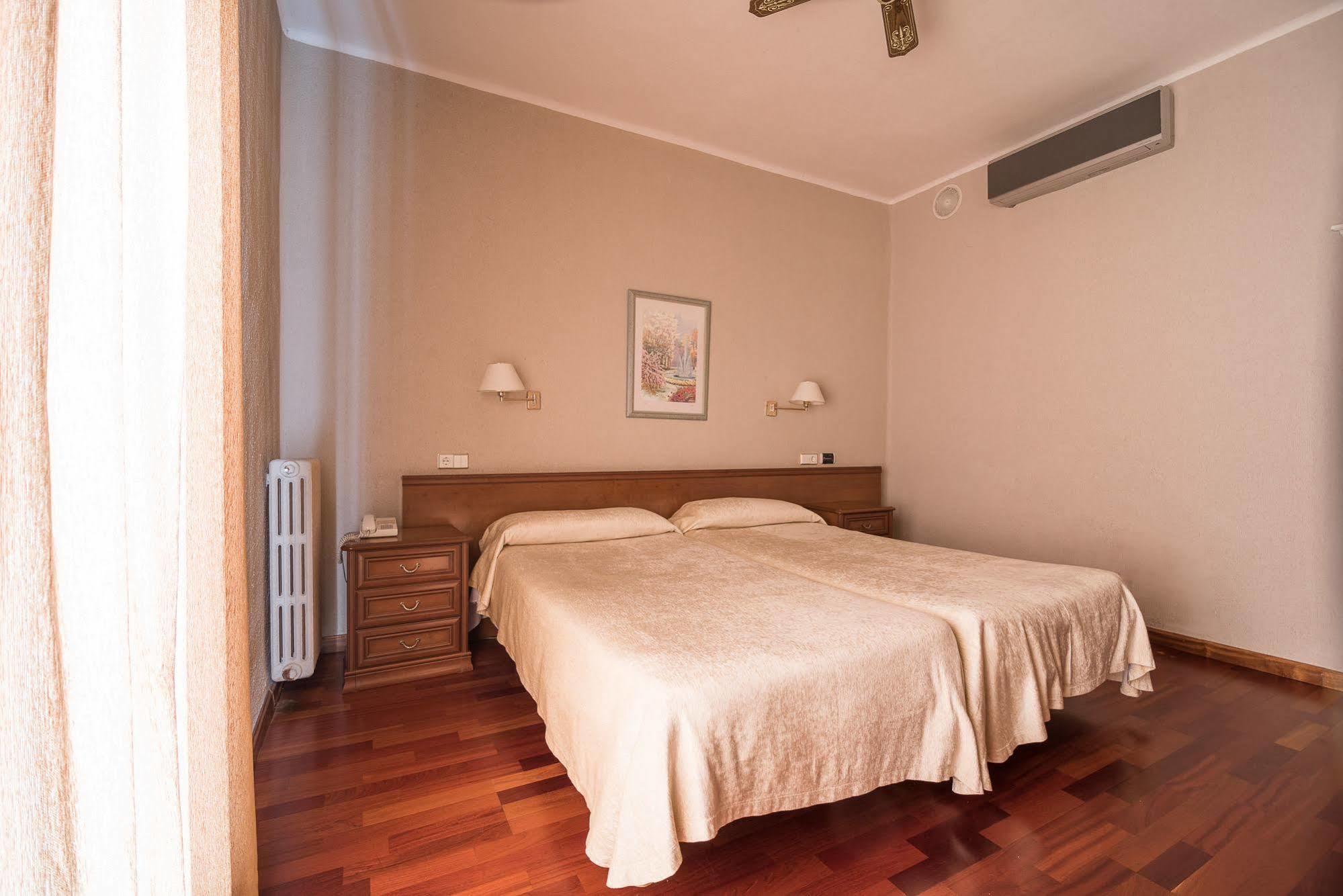 Hotel Colon Spa เบคาร์ ภายนอก รูปภาพ